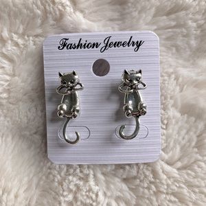 NEW Cute cat wiggle earrings